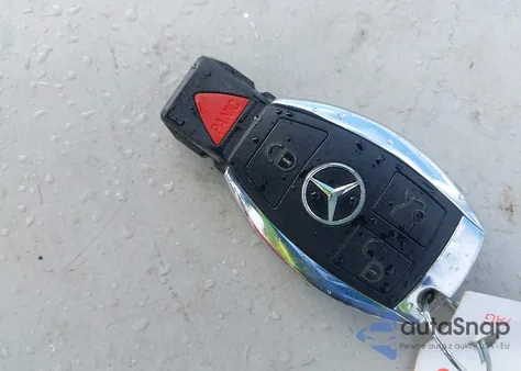 2013 Mercedes-Benz E 350 z USA, uszkodzony, nr VIN WDDKJ5KB1DF193754